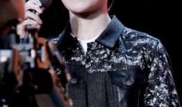 易烊千玺加油爆料视频,易烊千玺加油！揭秘幕后爆料视频背后的故事