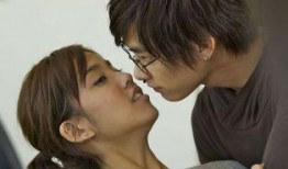 娱乐吃瓜情侣亲吻视频,网友直呼太甜了