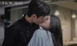 娱乐吃瓜情侣亲吻视频,网友直呼太甜了